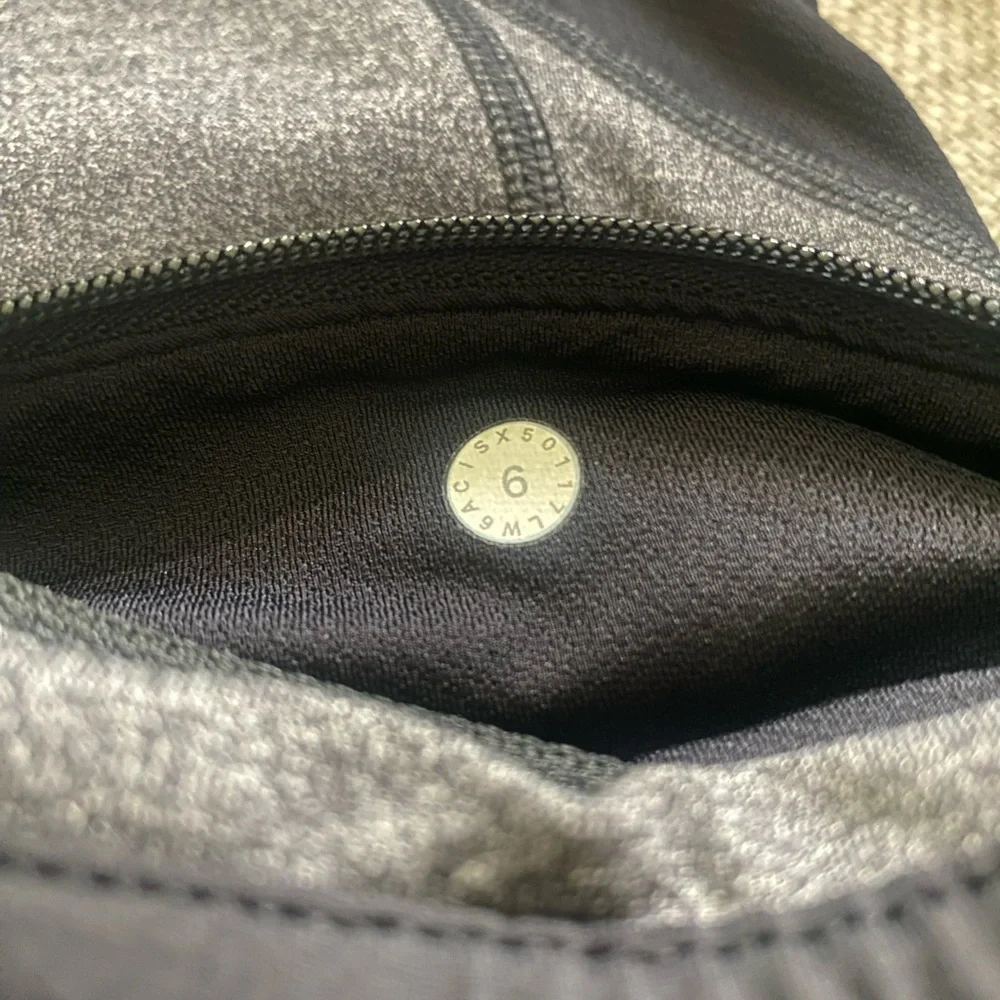 Lululemon Athletica Yoga‎ or Running Crop Leggings Grey & Black Size 6